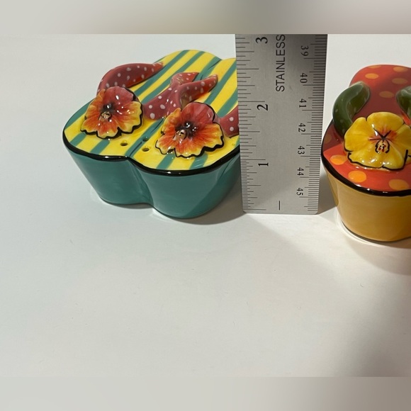 Clay Art Flip Flop Salt Pepper Shakers Floral Bright Summertime - Picture 6 of 11